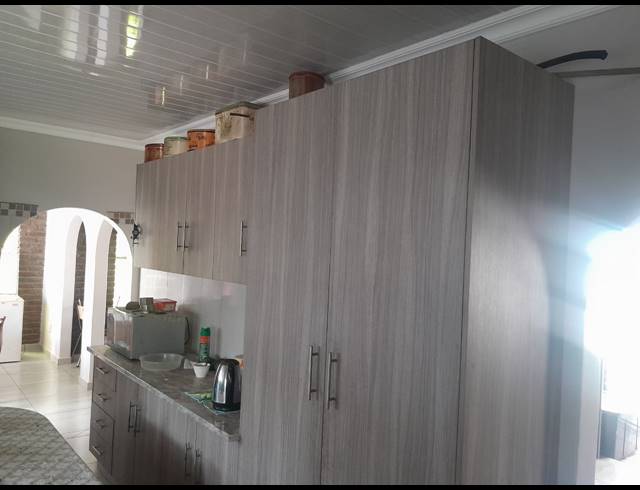 4 BEDROOM HOUSE FOR SALE IN OOS EINDE